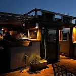 Stylish Apartment With Shared Rooftop Terrace/Jacuzzi