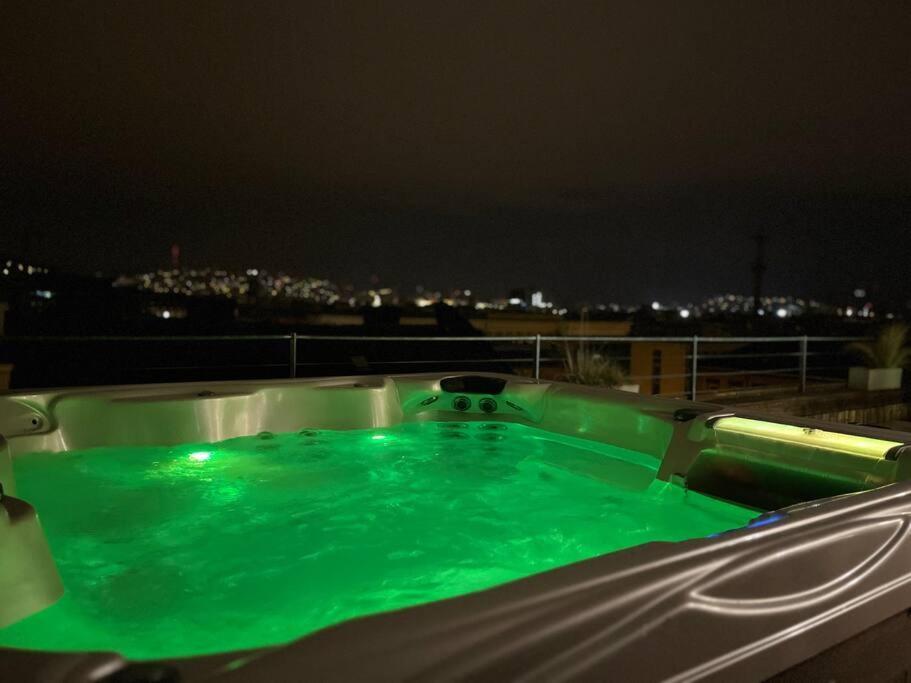 Apartment Stylish With Shared Rooftop Terrace/jacuzzi