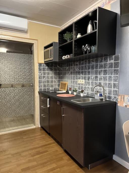 Apartment Stylish With Shared Rooftop Terrace/jacuzzi *