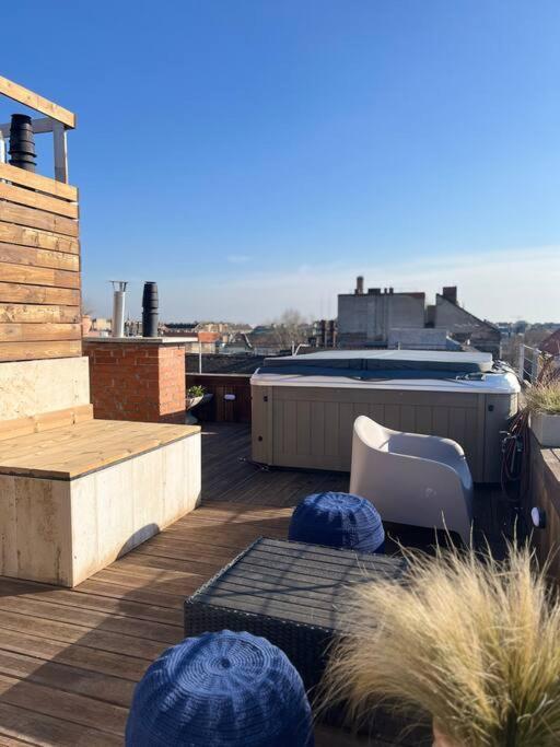 Stylish With Shared Rooftop Terrace/jacuzzi Budapest