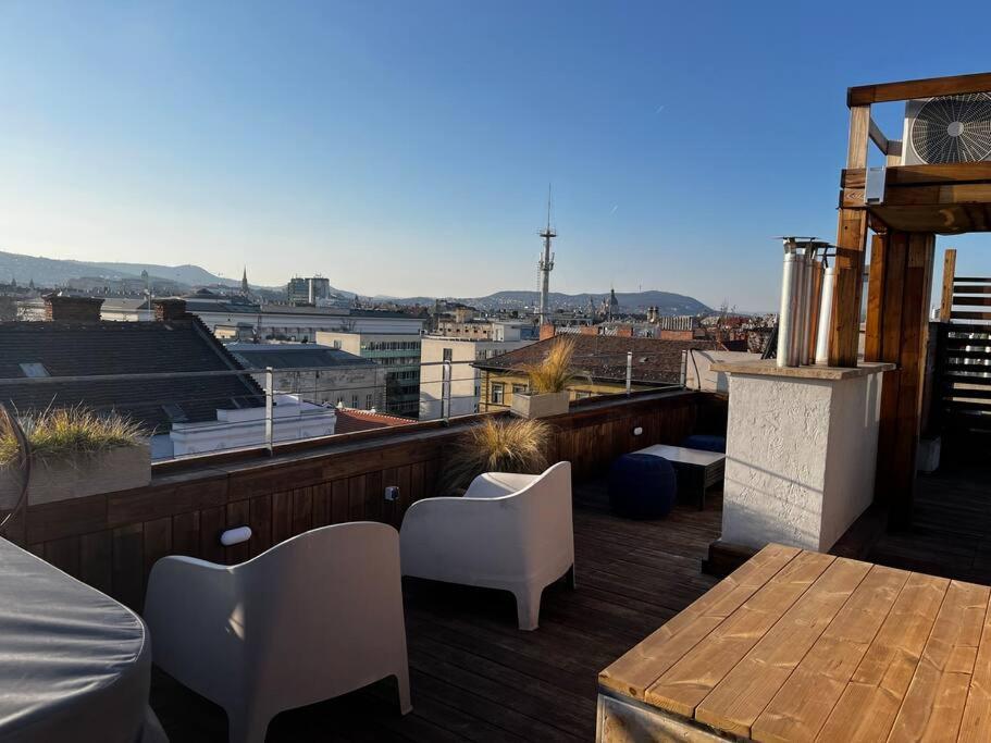 Apartment Stylish With Shared Rooftop Terrace/jacuzzi Budapest